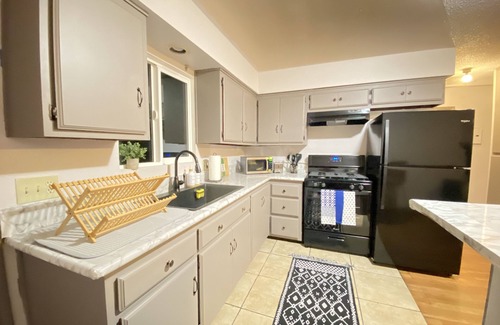 Central Alameda House | Spacious 2 bedroom home in the heart of Los Angeles
