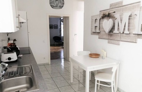 Funfhaus Apartment | Spacious 2 bedrooms Apart near Schönbrunn