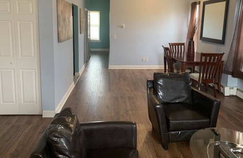South Green Condo | Spacious 2 BR condo unit w/9' Ceilings, Located-2min from Downtown Hartford!