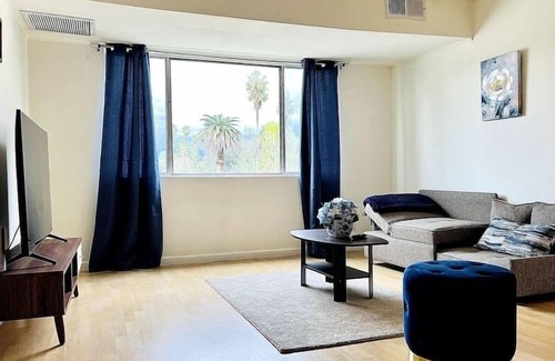 Canoga Park Apartment | Spacious 2 Master Bedroom Apartment in Canoga Park