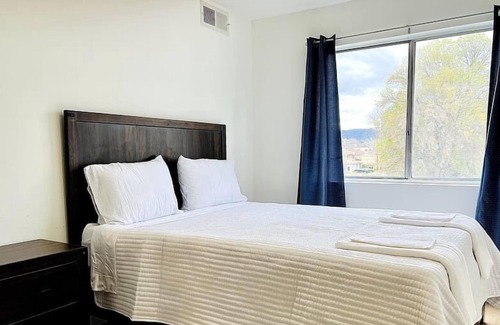 Canoga Park Apartment | Spacious 2 Master Bedroom Apartment in Canoga Park