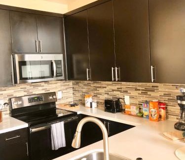Del Rey Apartment | Spacious 2B 2B Pool View Loft Apartment in Marina Del Rey