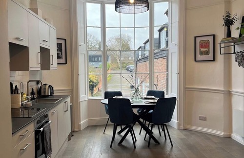 Tring Apartment | Spacious 2B Flat in Clement House