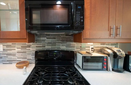 Heritage District Apartment | ✨Spacious 2B2B in Sunnyvale 🌲 Patio/AC/1000mb wifi/more…