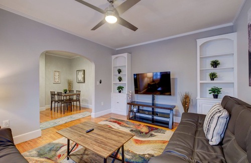 Roxbury Apartment | Spacious 2bd/1ba | Free Parking | 3D TOUR 8733