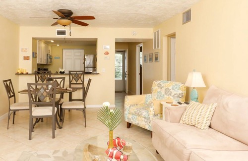 Grove City Condo | 🥇 Spacious 2bd waterfront condo (CH818)