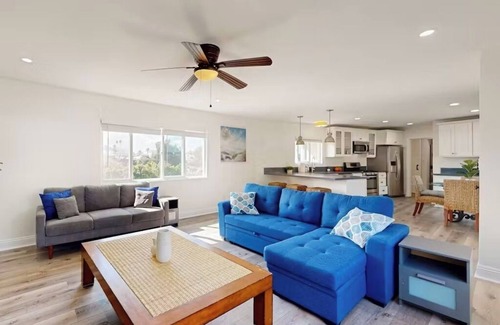 El Cerrito House | Spacious 2BR 2BA Cliffside Bungalow Near SDSU Jacuzzi Tub Family Friendly