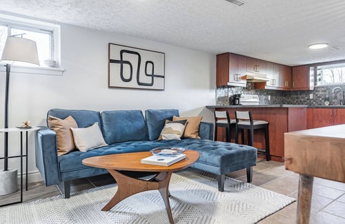 Lakeview Apartment | Spacious 2BR Bsmt Apt w/Free Parking