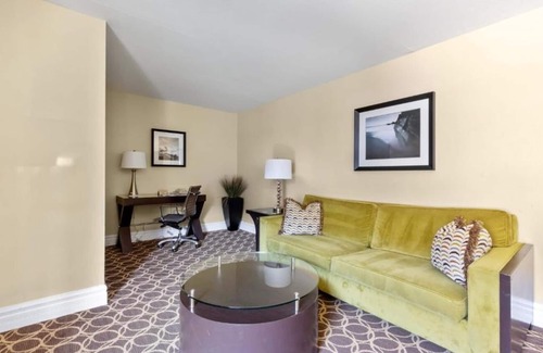 Corte Madera Hotel | Spacious 2BR Family Suite | Kitchen | Courtyard | Pool | Free Parking | BBQ Area