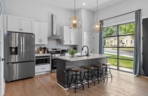 Talbot's Corner House | Spacious 2BR for Families | Close to Honky Tonks!