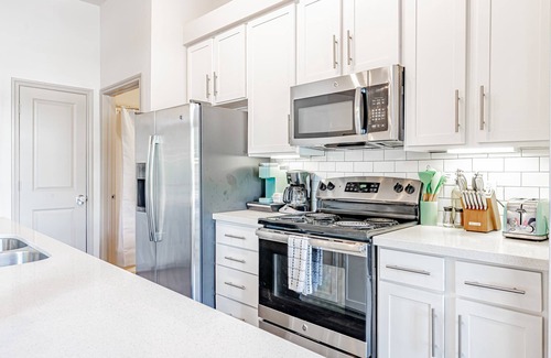 Montopolis Apartment | Spacious 2BR King Beds Suite, 8 Min to Downtown