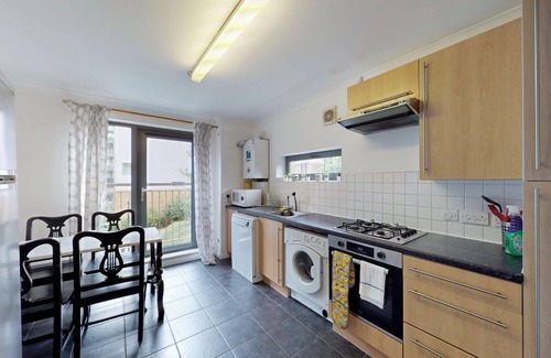 Evelyn Apartment | Spacious 2BR London Flat Near Deptford Park and Surrey Quays Tube Station