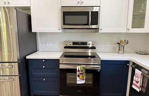 North Miami Beach House | Spacious 3 Bedroom House With Backyard