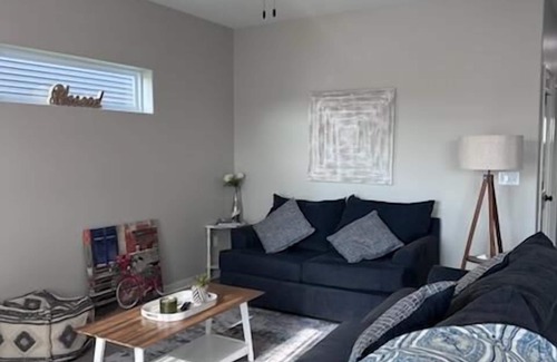 Sycamore Apartment | Spacious 3 bed 2 bath with King Master in Sycamore