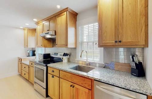 Nantucket House | Spacious 3 bed 3 bath home with optional Jeep rental