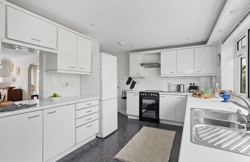 Rock House | Spacious 3 bed | Quiet location | Rock