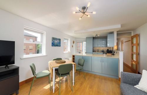 Cardiff City Centre Apartment | Spacious 3 Bed | Short Walk to Atlantic Wharf