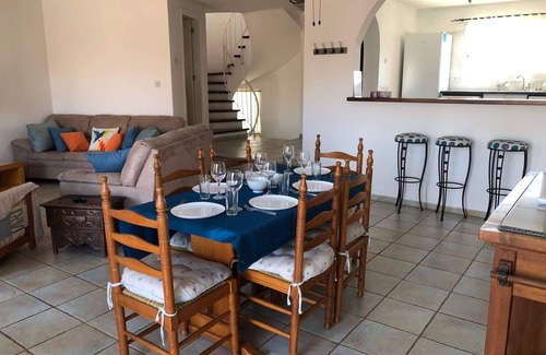 Chlorakas Villa | Spacious 3-Bed Villa, 5-Min Walk to St George's Beach – Perfect for Families!