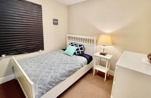 Swansea Point House | Spacious 3 Bedroom, Walking Distance to Beach & Private Marina