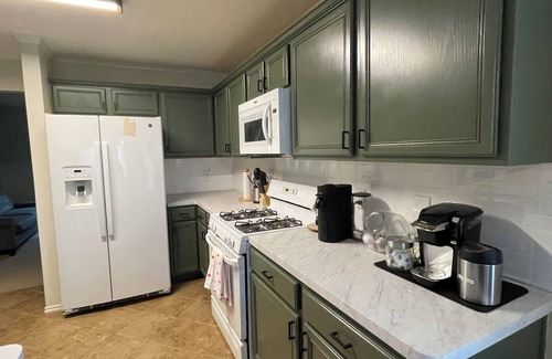 Bear Creek Plantation House | Spacious 3-Bedroom, 2-Bath Retreat – Perfect for Families or Groups