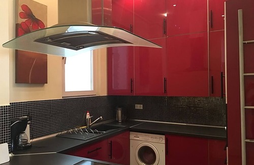 Palace District Apartment | Spacious 3-bedroom 3 bathroom apartment in 5th district next to Károly Gardens
