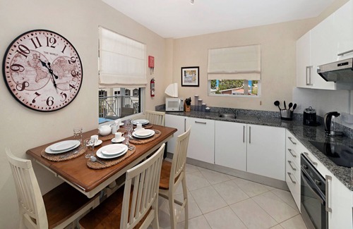 Bowling Alley Hill Villa | Spacious 3 Bedroom Apartment
