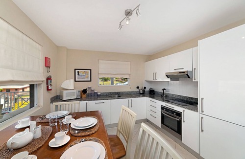 Bowling Alley Hill Villa | Spacious 3 Bedroom Apartment