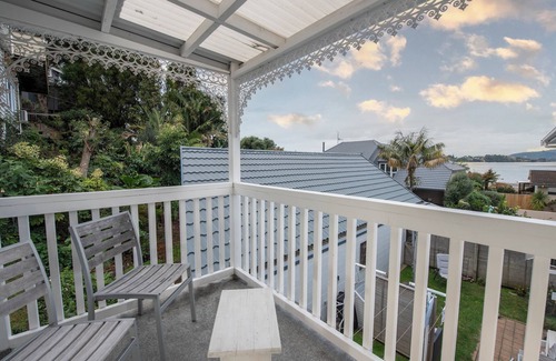 Tauranga Apartment | Spacious 3-bedroom apartment in Tauranga with partial inner harbour views
