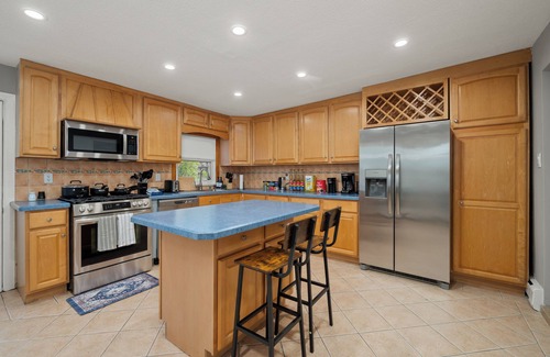 Southeast Yonkers Apartment | Spacious 3-bedroom apartment in fantastic Yonkers with Balcony, Firepit, AC