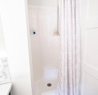 Thorold Apartment | Spacious 3 Bedroom Apartment in Heart of Niagara