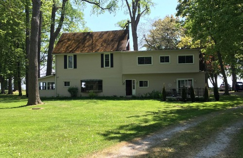 Fort Erie Cottage | Spacious 3 bedroom Carriage house on beachfront estate