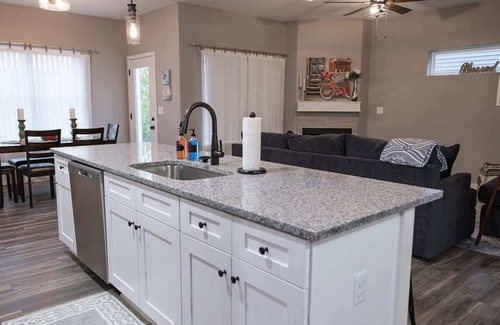Sycamore Condo | Spacious 3 bedroom condo with King Master Suite in Sycamore
