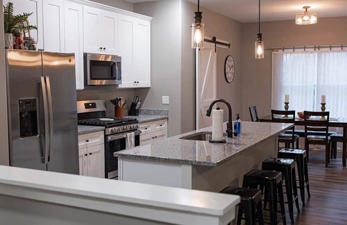 Sycamore Condo | Spacious 3 bedroom condo with King Master Suite in Sycamore