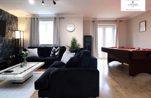 Grangetown Apartment | Spacious 3 Bedroom Duplex Apartment On Cardiff Bay - Free Parking & WIFI By EKLIVING LUXE Short Lets & Serviced Accommodation