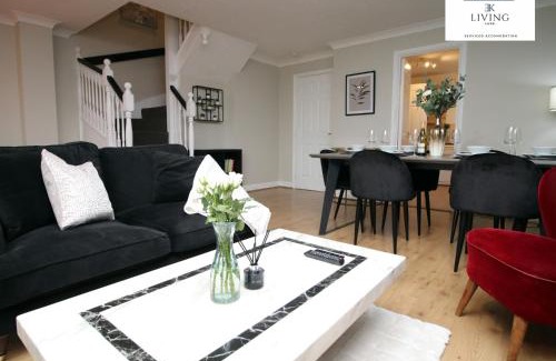 Grangetown Apartment | Spacious 3 Bedroom Duplex Apartment On Cardiff Bay - Free Parking & WIFI By EKLIVING LUXE Short Lets & Serviced Accommodation