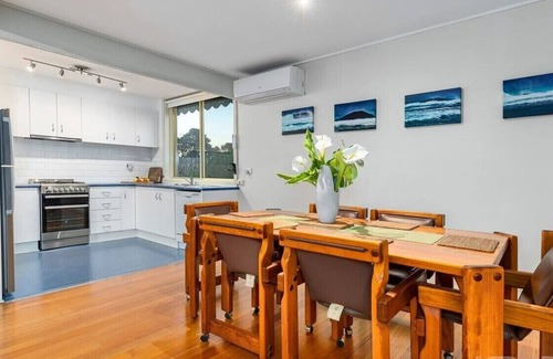 Tootgarook House | Spacious 3 bedroom family holiday house (sleeps 8)