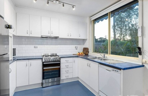 Tootgarook House | Spacious 3 bedroom family holiday house (sleeps 8)