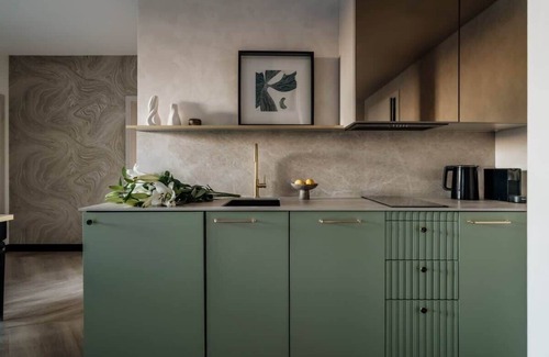 Piasek Południe Apartment | Spacious 3-Bedroom Retreat with City Views