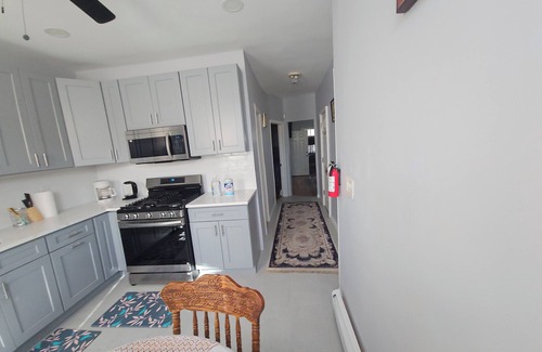 Greenville Apartment | Spacious 3-bedroom apartment with WiFi, AC in beautiful Jersey Cityn