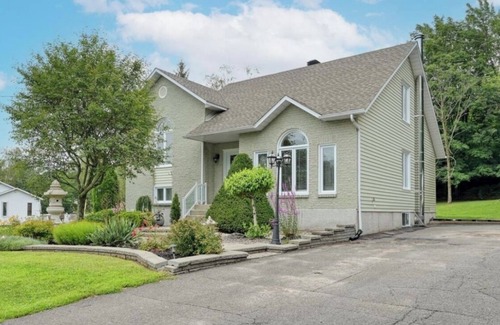 Granby House | Spacious - 3 bedrooms house in Granby, Quebec
