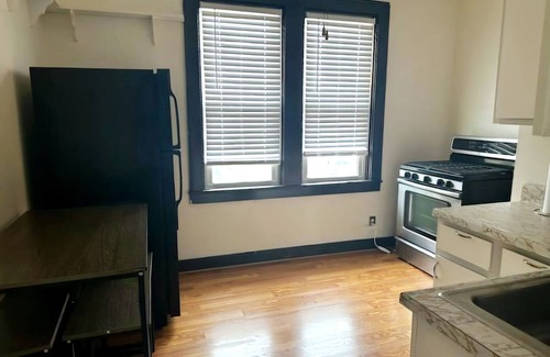 Homestead Apartment | Spacious 3 beds near Pittsburgh!