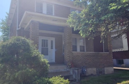 Homestead Apartment | Spacious 3 beds near Pittsburgh!