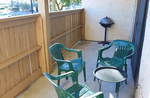 South Main Condo | Spacious 3 BR, 2 BA Condo near Med Center & NRG, 20% discount