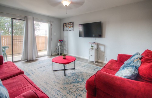 South Main Condo | Spacious 3 BR, 2 BA Condo near Med Center & NRG, 20% discount