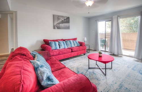 South Main Condo | Spacious 3 BR, 2 BA Condo near Med Center & NRG, 20% discount