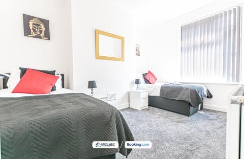 Chorley House | Spacious 3 BR House in PR6 Free Parking & WiFi Sleeps 6