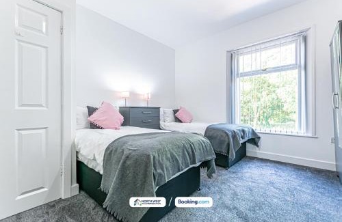 Chorley House | Spacious 3 BR House in PR6 Free Parking & WiFi Sleeps 6
