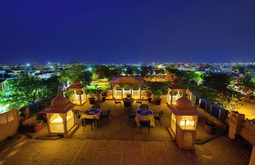 Vaishali Nagar Apartment | Spacious 3- Family suites bedroom in amazing hotel Jaipur with WiFi, AC