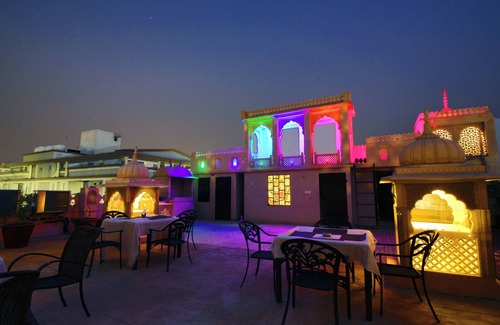 Vaishali Nagar Apartment | Spacious 3- Family suites bedroom in amazing hotel Jaipur with WiFi, AC