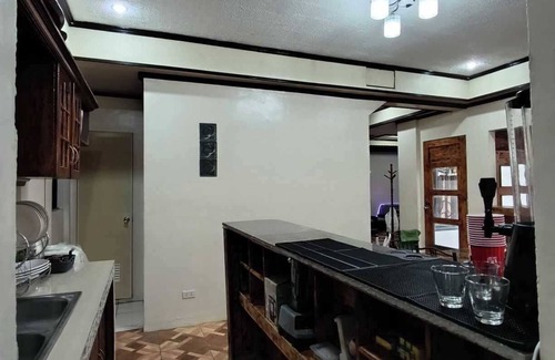Poblacion District House | Spacious 3-Floor, 6-Bedroom House w/WIFI, AC, KTV, SWIMMING POOL, 30+PAX